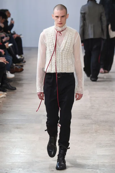 Look 19